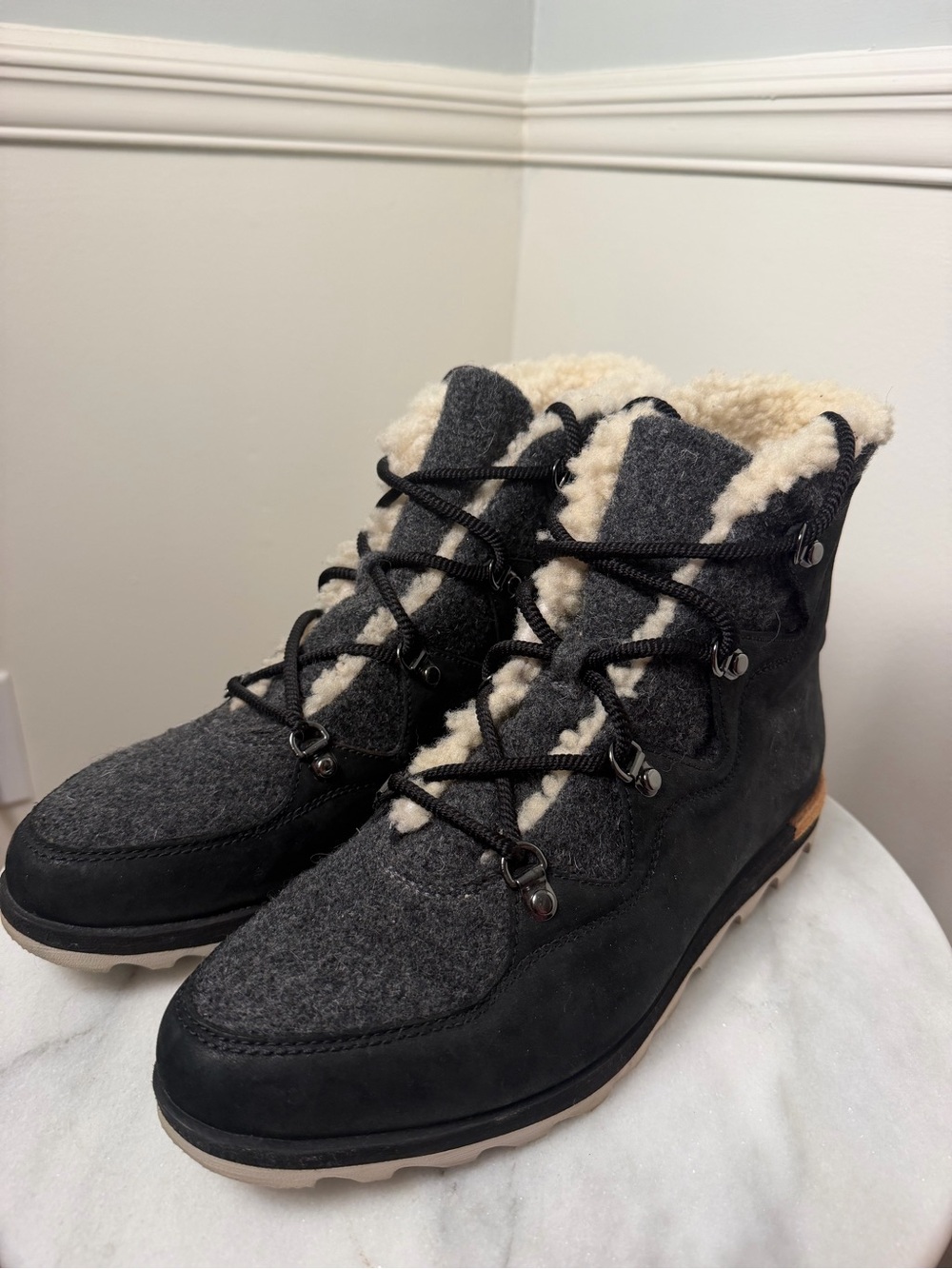 Sorel Women’s Cozy Joan Black Wool Shearling Hiking Boots Size 11